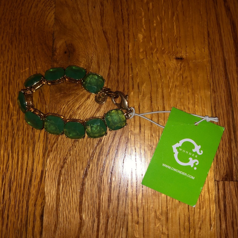 Green stone Color Wonder bracelet NWT